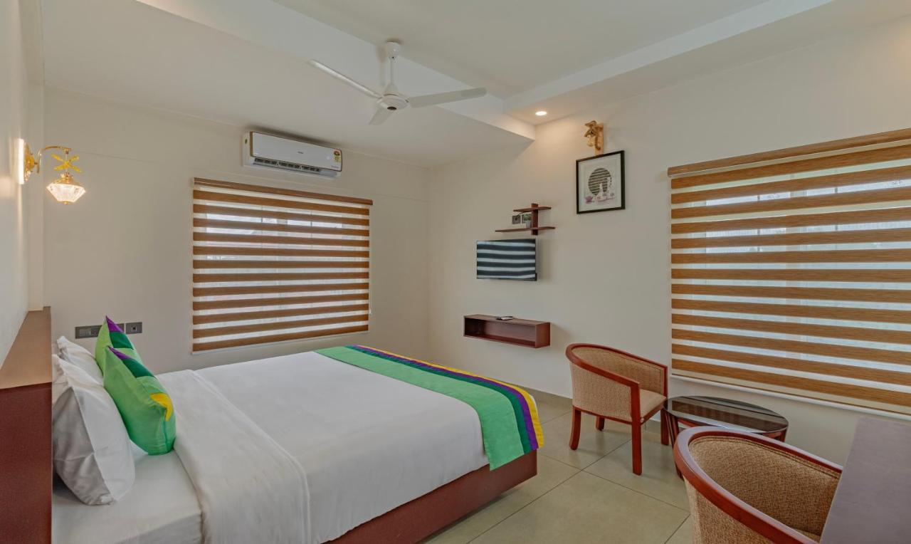 Treebo Amigos Residency Cochin Airport Hotel Kochi Exterior photo