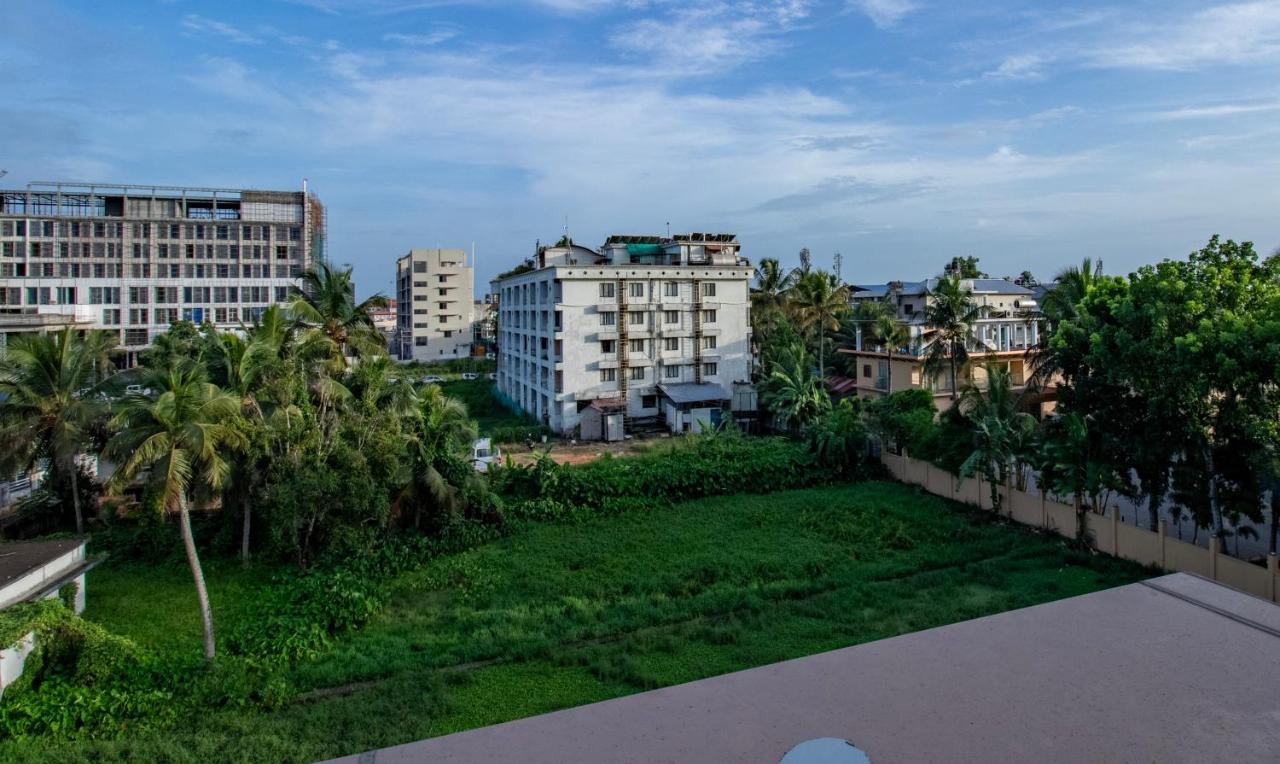 Treebo Amigos Residency Cochin Airport Hotel Kochi Exterior photo