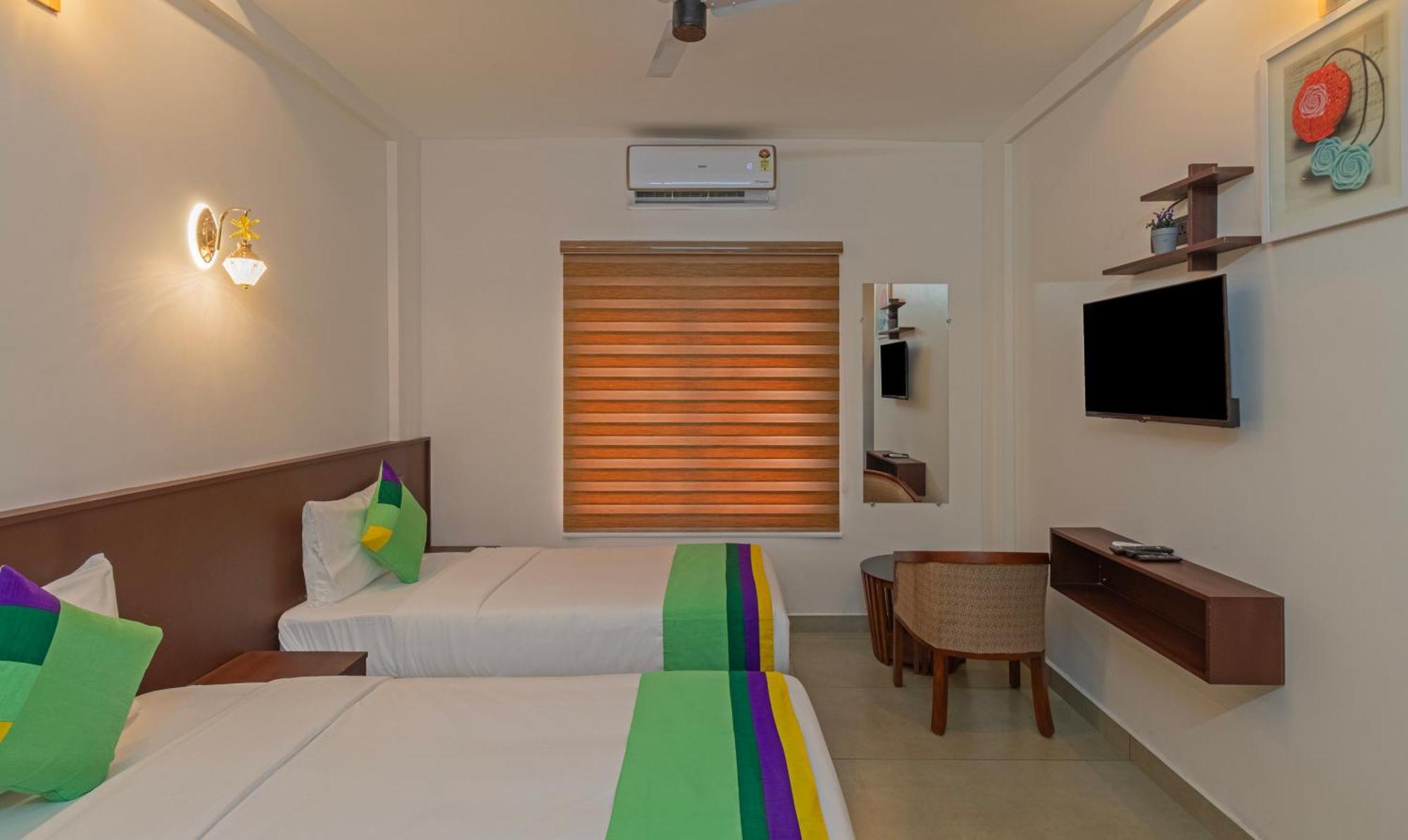 Treebo Amigos Residency Cochin Airport Hotel Kochi Exterior photo