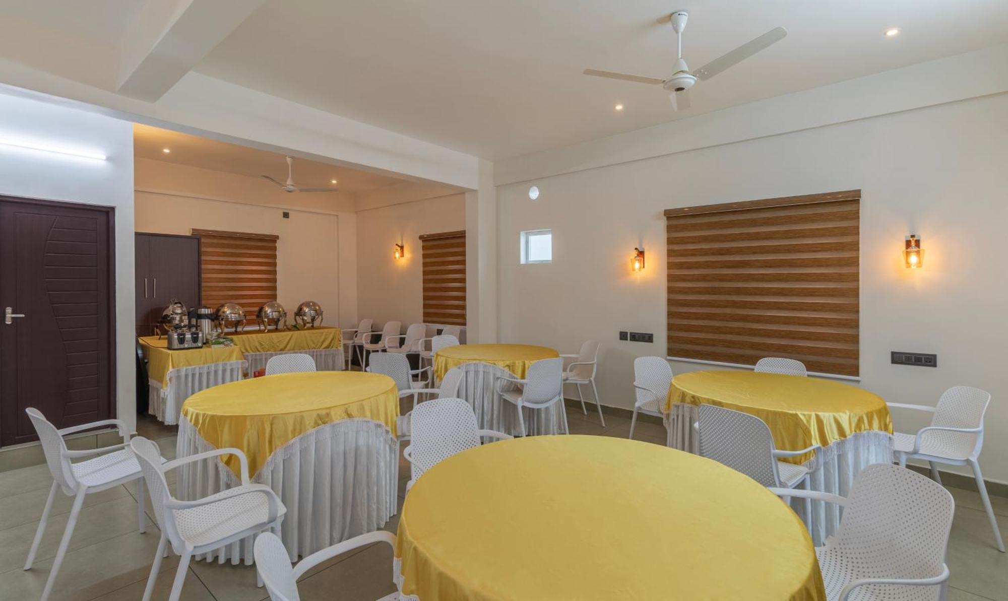 Treebo Amigos Residency Cochin Airport Hotel Kochi Exterior photo